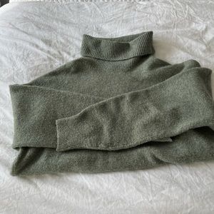 H&M soft green turtleneck